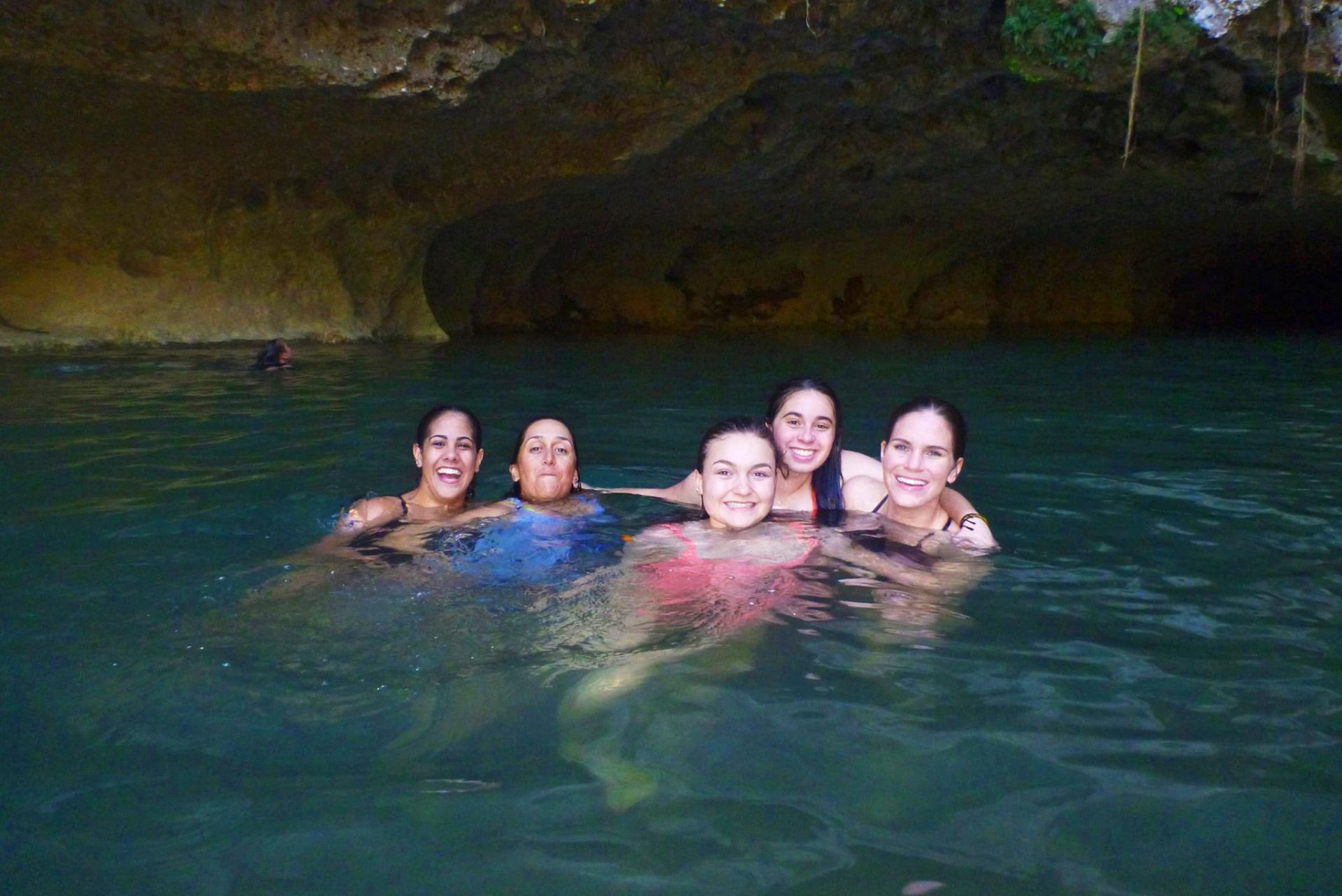 十大信誉网堵首页 Travel Cave Swimming